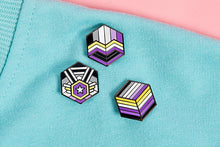 Load image into Gallery viewer, Non-Binary Asexual Pride - Love Cube Pin-Pride Pin-ENBY_ASEX_ED5
