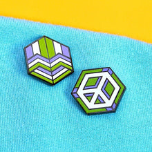 Load image into Gallery viewer, Genderqueer 4th Edition Proud Cube set, Rubik's Cube, Medal Cube
